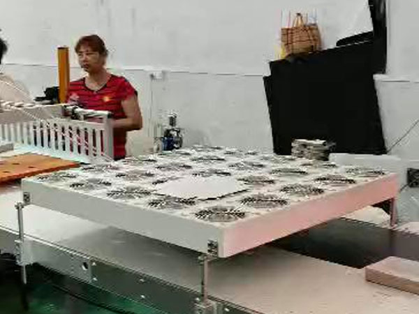 德高機械（xiè）生產禮品盒